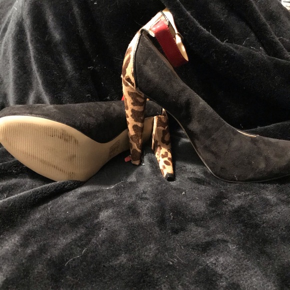 Nine West black velvet heels - Picture 2 of 3